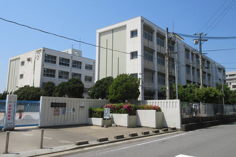 小学校　明石市立中崎小学校（小学校）まで624m