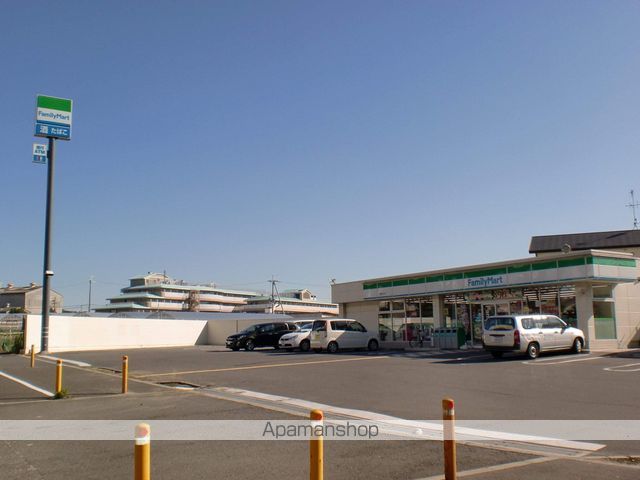 コンビニ　ファミリーマート（コンビニ）まで426m