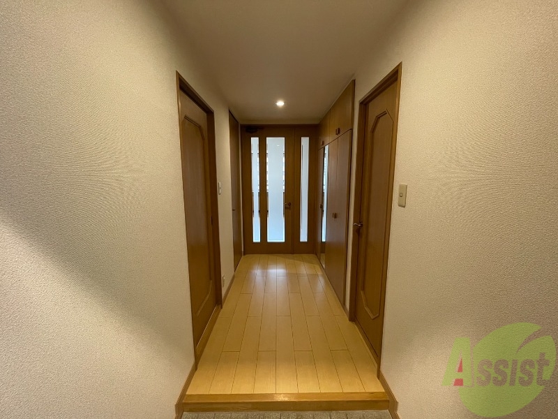 玄関　玄関です。白を基調としていて清潔感があります！