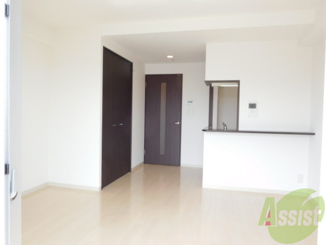 居室・リビング　広い洋室で明るいですね