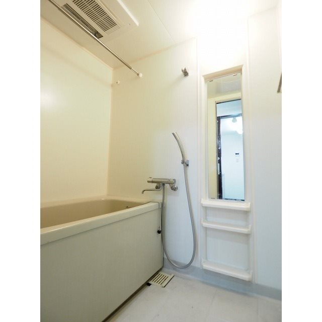 バス・シャワールーム　浴室乾燥機完備☆