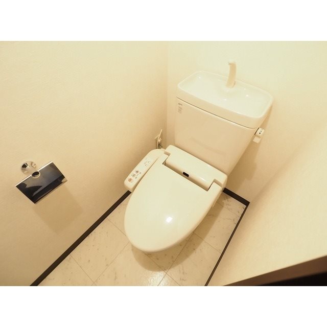 トイレ　温水洗浄便座付トイレ