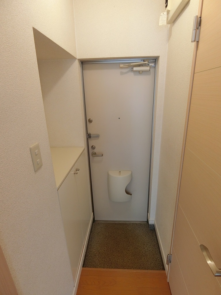 玄関　玄関にはシューズボックスが設置されています！