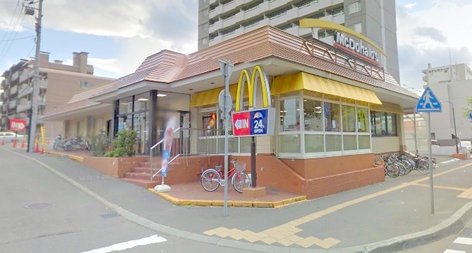飲食店　マクドナルド白石南郷通店（飲食店）まで1072m
