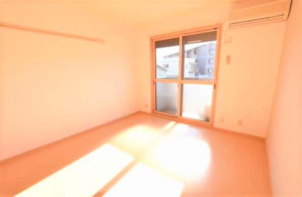 居室・リビング　別号室画像。ご参考下さい