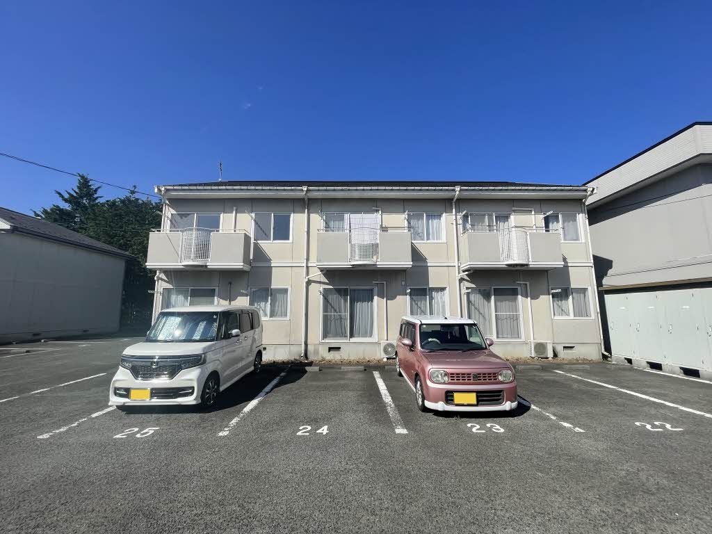 建物外観　駐車場