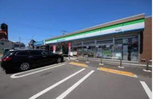 コンビニ　ファミリーマート 東秋留店（コンビニ）まで298m