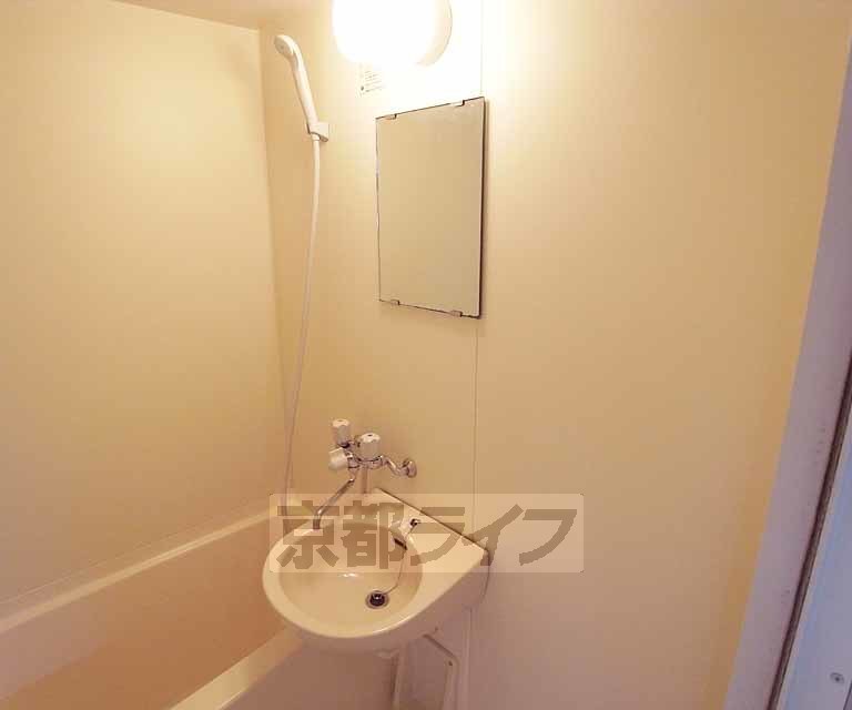 洗面設備　綺麗な洗面所です。