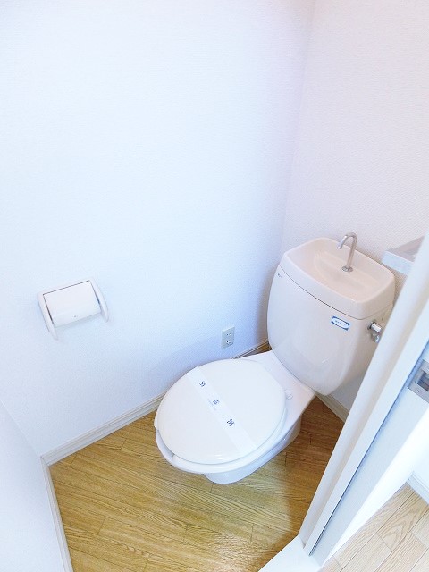 トイレ　人気のバストイレ別です♪トイレが独立していると使いやすいです