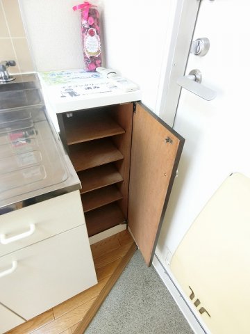 玄関　シューズボックスがあるので靴が散らからずいつでも玄関すっきり