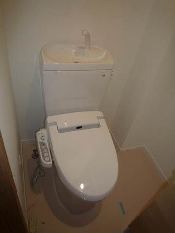 トイレ　ウォシュレット付きのトイレ