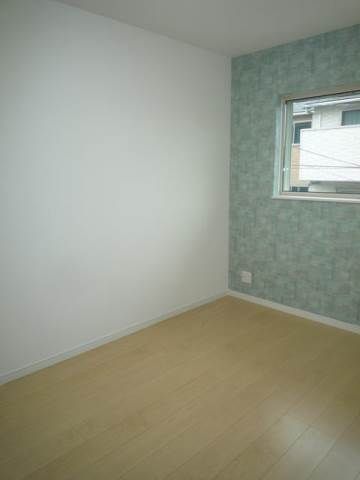 その他部屋・スペース　落ち着いた色調の寝室です