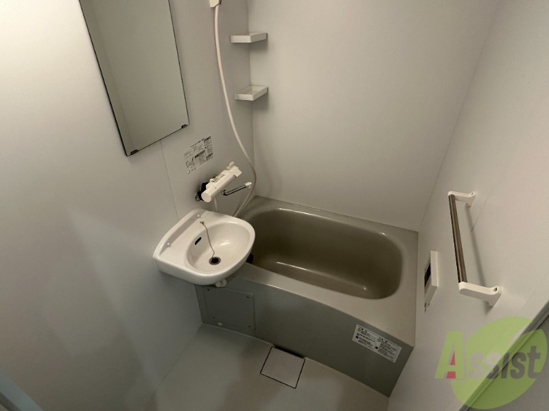 バス・シャワールーム　追い焚き機能が付いているのでいつでも温かいお風呂に入れますよ