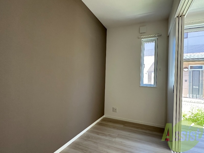 その他部屋・スペース　２．８帖の洋室になります。伸び伸び出来そうですね。