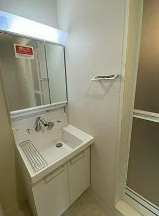洗面設備　別部屋の写真を使用しております。