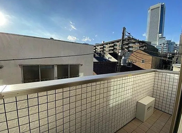 バルコニー　別部屋の写真を使用しております。