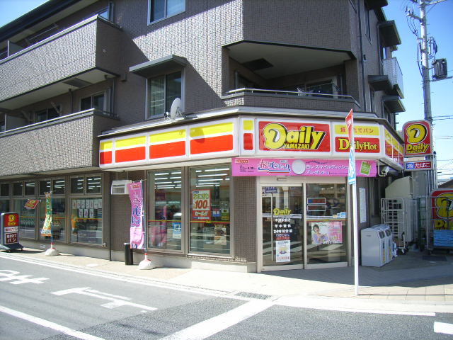 コンビニ　デイリーヤマザキ 木津駅前店（コンビニ）まで1647m