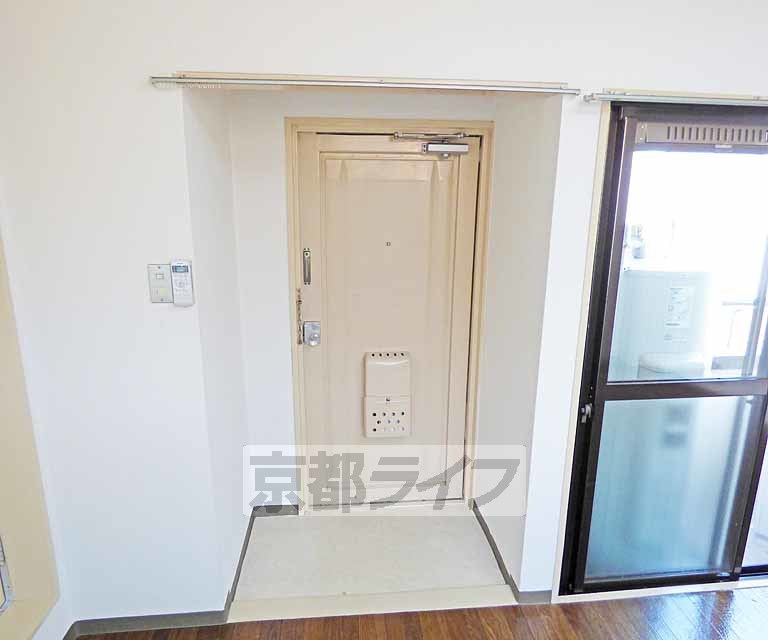 玄関　広々とした玄関です。