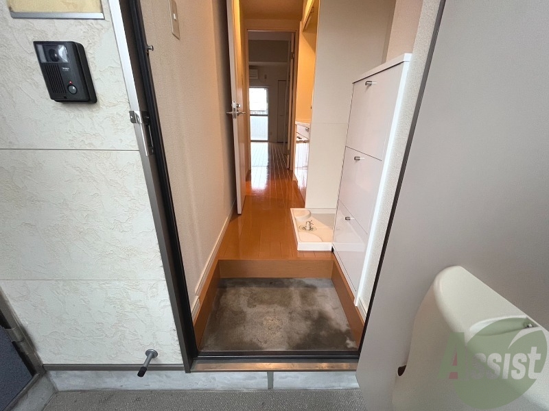 玄関　外から玄関を撮影してみました。シンプルな玄関です。