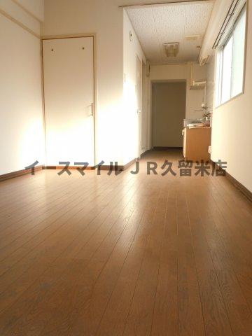 居室・リビング　こちらのリビングで趣味の時間をお楽しみください