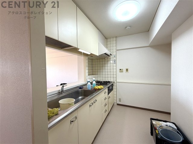 キッチン　3口ガスコンロ付きのシステムキッチンです！