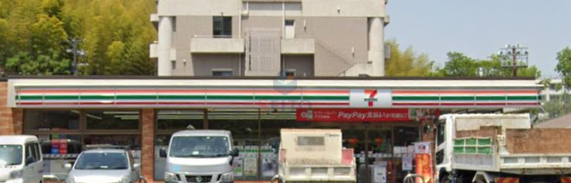 コンビニ　セブン-イレブン 豊中東泉丘店（コンビニ）まで910m