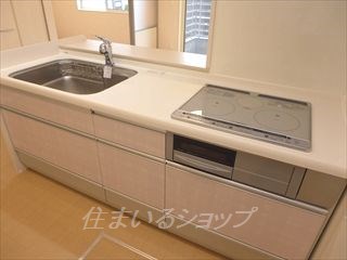 キッチン　ＩＨ３口コンロ・グリル付きシステムキッチン