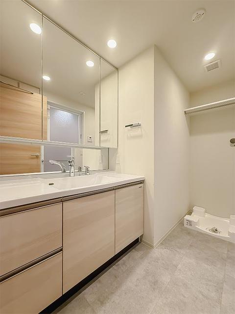 洗面設備　※写真は同タイプ住戸です。