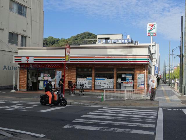 コンビニ　セブンイレブン松山平和通1丁目店（コンビニ）まで229m