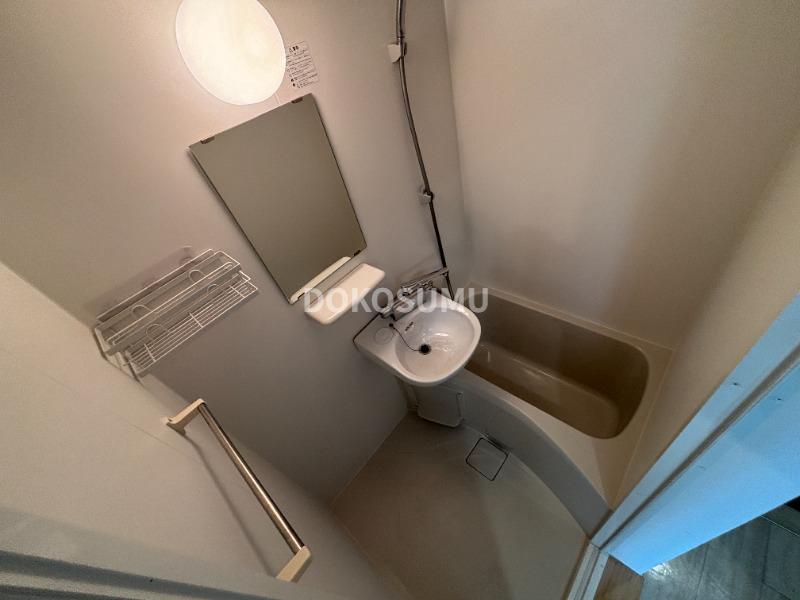 バス・シャワールーム　一日の疲れをやさしく癒やす、清潔感あふれるリラックスバス。