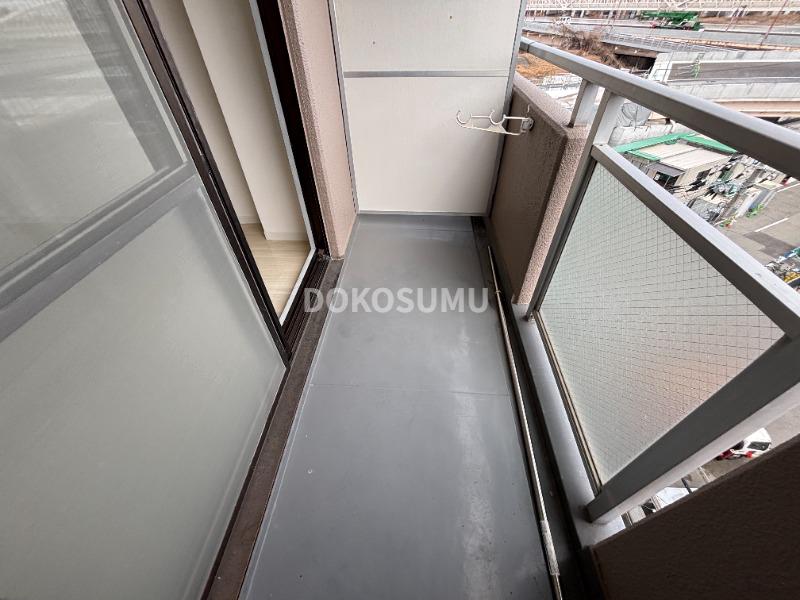 バルコニー　心地よい風と光を感じる、暮らしの楽しみが広がる場所。