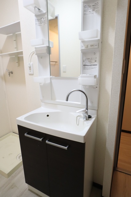洗面設備　参考写真（同物件別部屋）