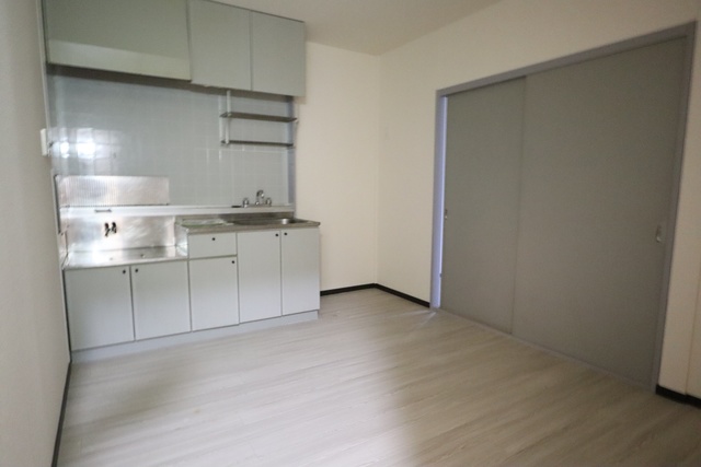 居室・リビング　参考写真（同物件別部屋）