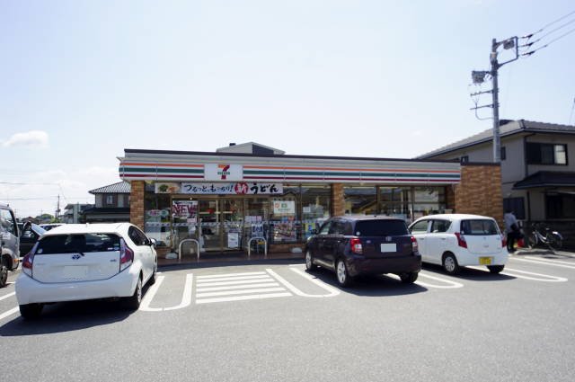コンビニ　セブンイレブン小山神山店（コンビニ）まで582m