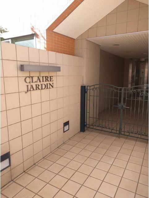 エントランス　お洒落な建物デザイン♪