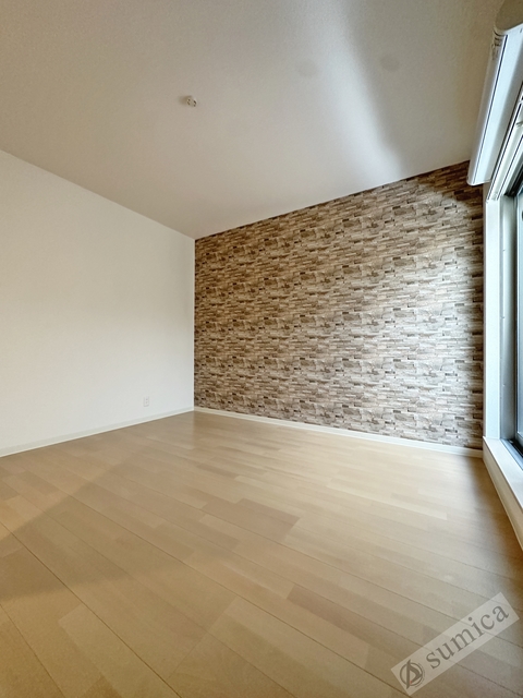 居室・リビング　アクセントクロスがオシャレを演出♪