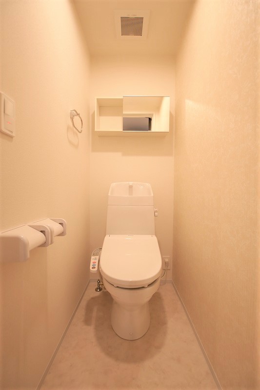 トイレ　※同物件別号室写真となります。