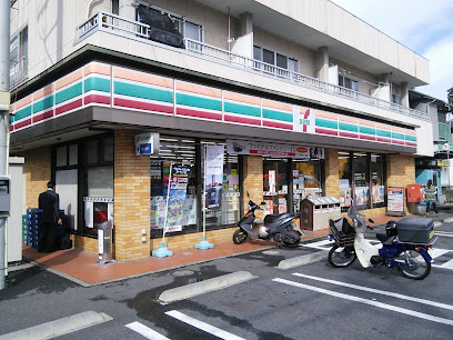 コンビニ　セブンイレブン 川崎平店（コンビニ）まで294m