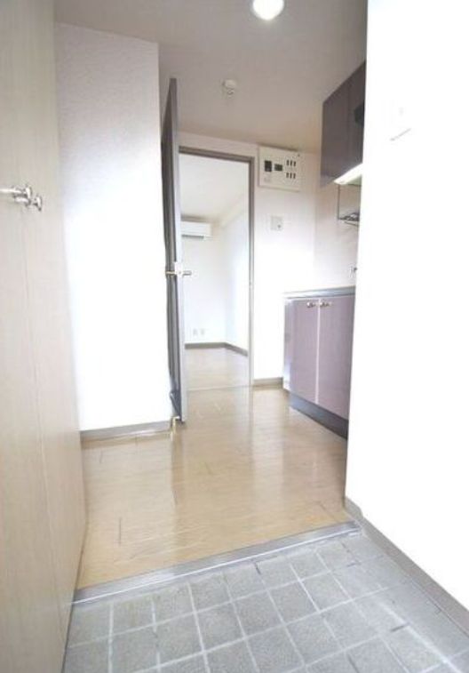 玄関　同シリーズ物件のモデルルームになります※現況優先