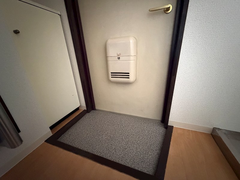 玄関　別部屋の参考写真です。