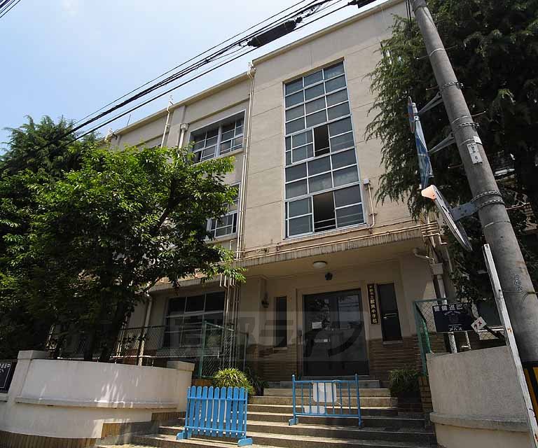 小学校　醒泉小学校（小学校）まで738m