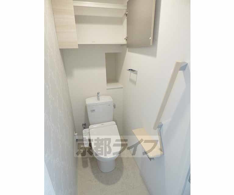 トイレ　ウォシュレット完備。