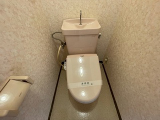 トイレ　※別の部屋の写真です。