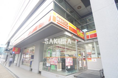 コンビニ　デイリーヤマザキ 横浜アリーナ前店（コンビニ）まで177m