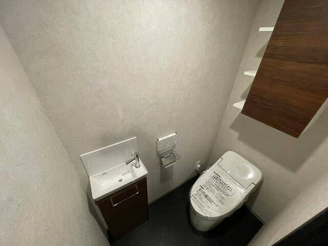 トイレ　温水洗浄便座