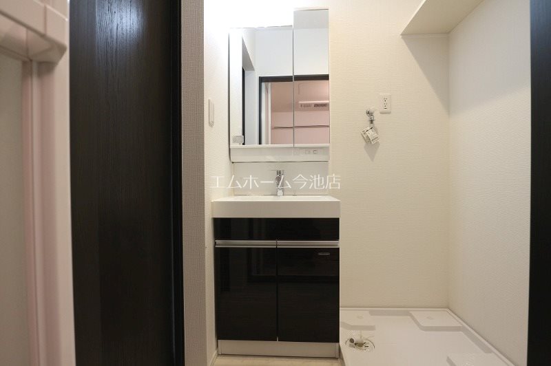 洗面設備　脱衣所　独立洗面台（シャンプードレッサー）