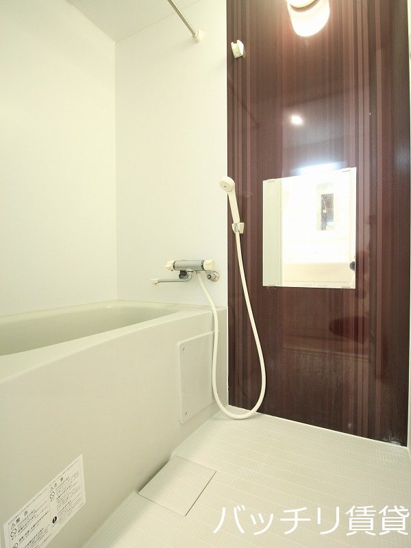 バス・シャワールーム　画像は、同型タイプの為、現状を優先いたします。
