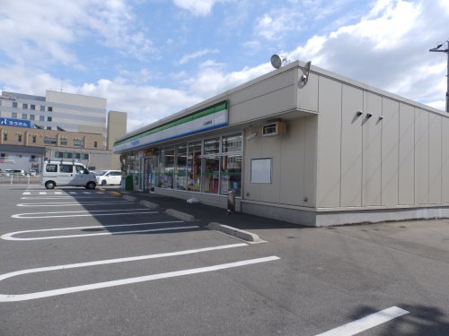 コンビニ　ファミリーマート　泉都町店（コンビニ）まで286m