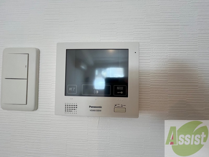 セキュリティ　モニタ付インターホンです。セキュリティ面も安心ですね！