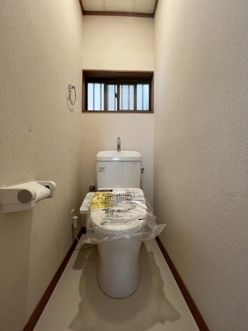 トイレ　新品のトイレが設置されております。